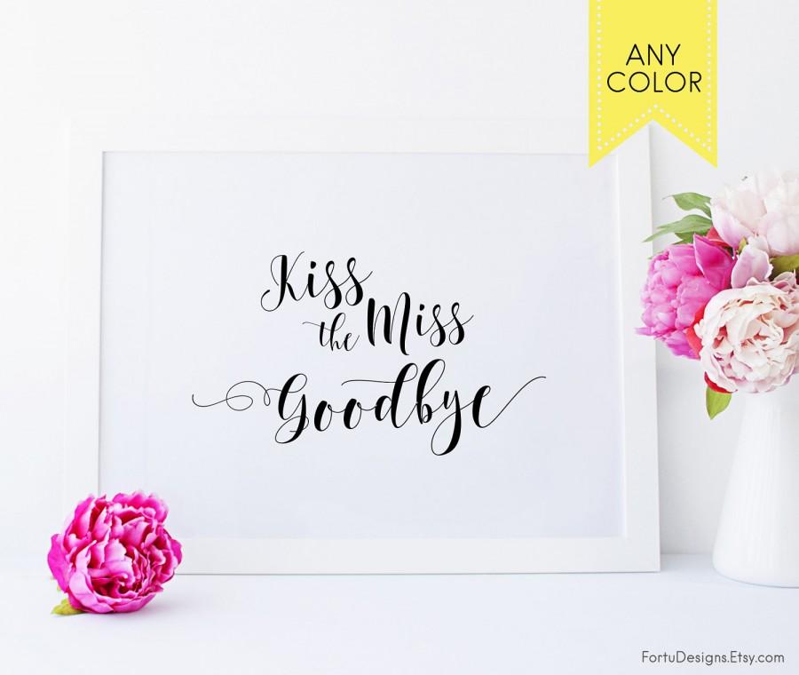 Hochzeit - Kiss the miss sign Lipstick frame Miss to mrs Bachelorette game Bachelorette party Bachelorette games decor Bridal shower game Bridal games