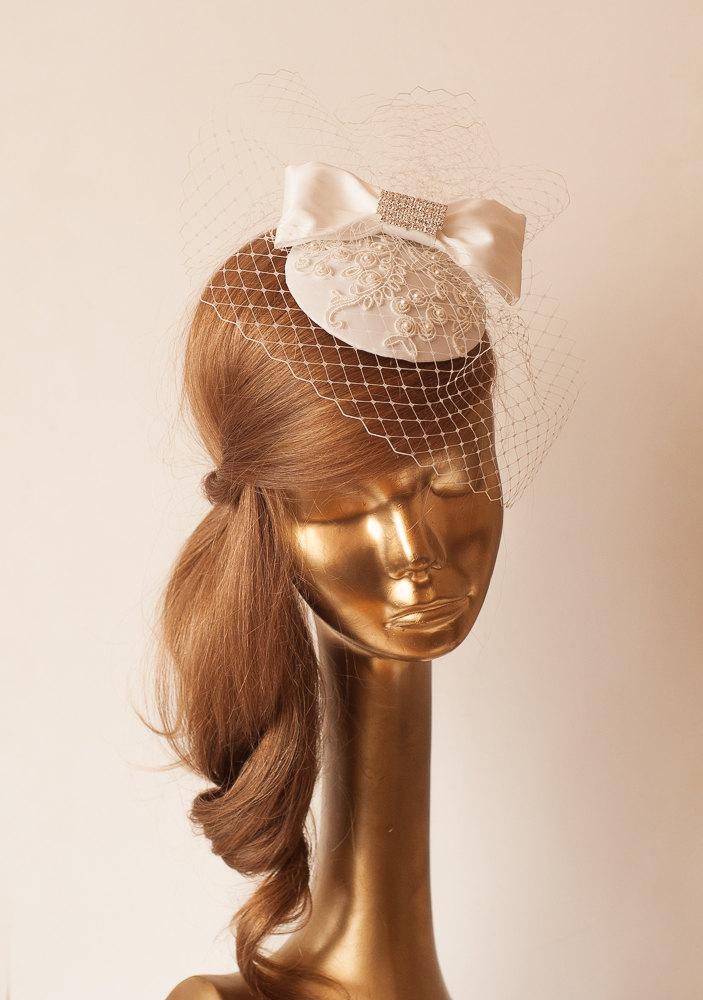 Hochzeit - Bridal Ivory FASCINATOR with BIRDCAGE VEIL. Lace Fascinator w. Taffeta Bow. Wedding Mini  Hat with Veil