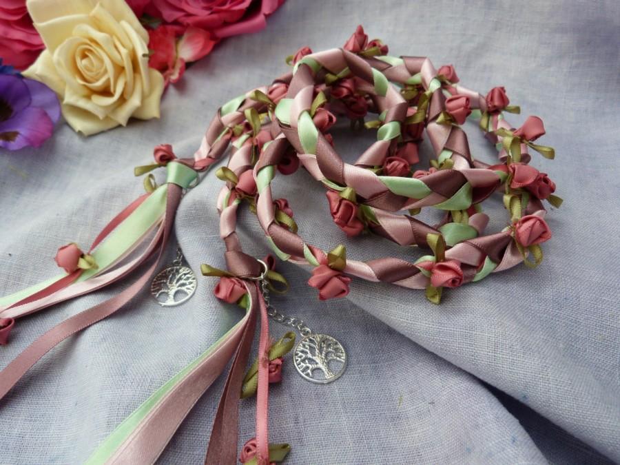 زفاف - Rose garden Handfasting cord- pink and white rosebuds with tree of life charms