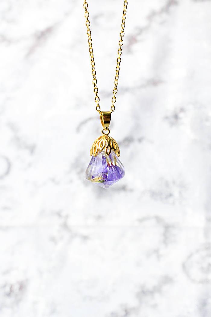 Mariage - real flower necklace terrarium jewelry resin necklace romantic gifts/for/her purple crystal necklace wife gifts diamond necklace Pю41
