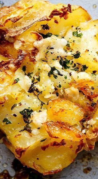 Hochzeit - Crispy Garlic Butter Parmesan Smashed Potatoes