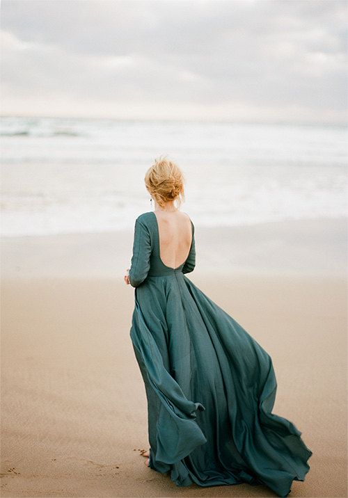 Свадьба - Penesula / Dark Emerald Romantic Wedding Gown Alternative Wedding Dress Boho Bridesmaid Dress Flying Silk With Low Back Dress Long Sleeves