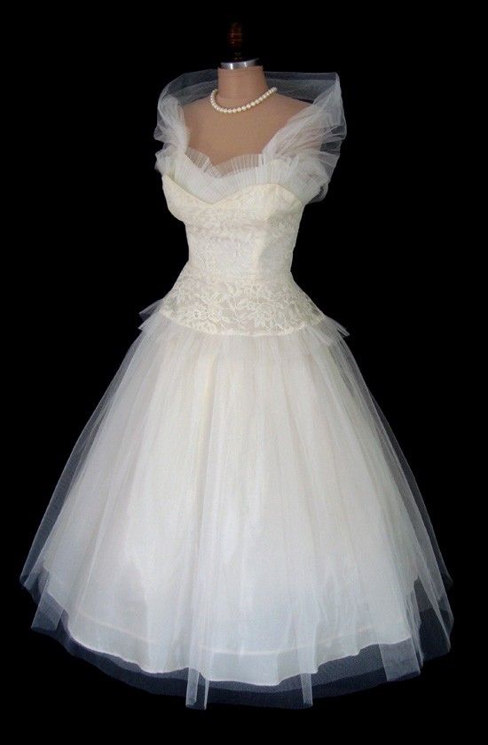 Wedding - Vintage 1950's 50's Ivory White Tulle And Lace Fan Pleated Shelf Bust Strapless Party Wedding Prom Dress