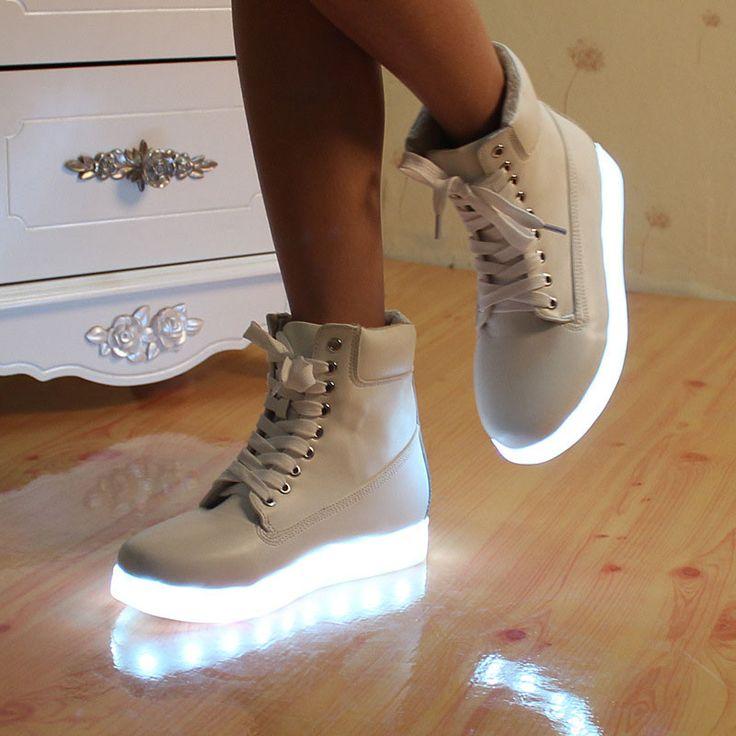 Mariage - STOCK ITEM: Light Up Shoes Chaussure A Led 8 Couleur Led Shoes 2016 New Colorful Female High-top Flat Women LED Light Shoes For Adults