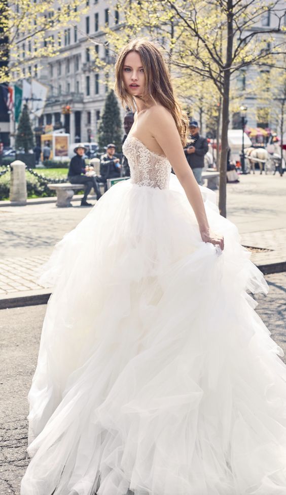 Свадьба - Wedding Dress Inspiration - Monique Lhuillier