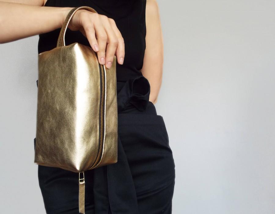 زفاف - Leather cosmetic bag gold. Women toiletry bag. Make up purse shiny leather. Cosmetic organizer leather.