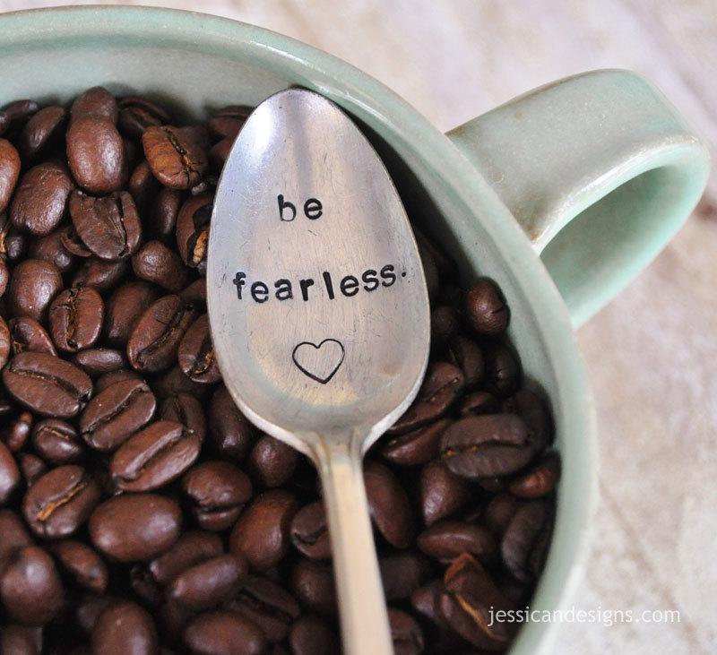 زفاف - Be Fearless - Hand Stamped, Inspirational Vintage Coffee Spoon for Coffee Lovers