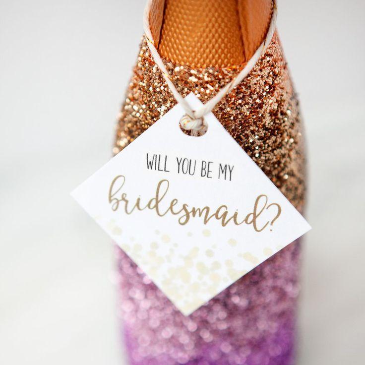 Hochzeit - DIY Glitter Champagne Bottle Bridesmaid Proposal (with FREE Printables!)