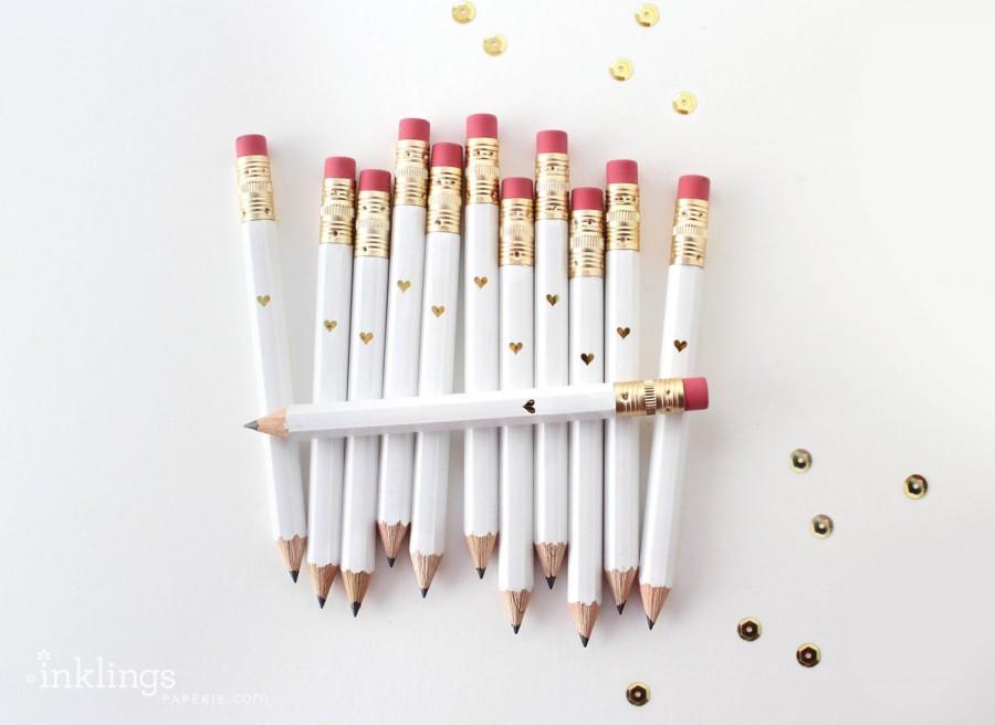 Mariage - White and Gold Foil Heart Mini Pencils // Bridal or Baby Shower Game Pencils