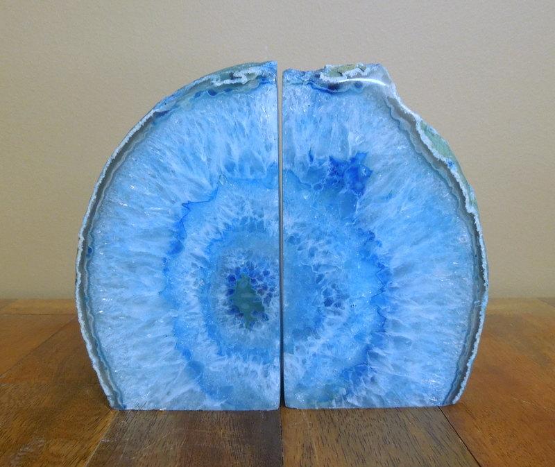 زفاف - Agate Book End -- Blue Dyed Half Geode Druzy Bookend Rock Formation - Lovely Book Ends 1-3 lb (BKE1)