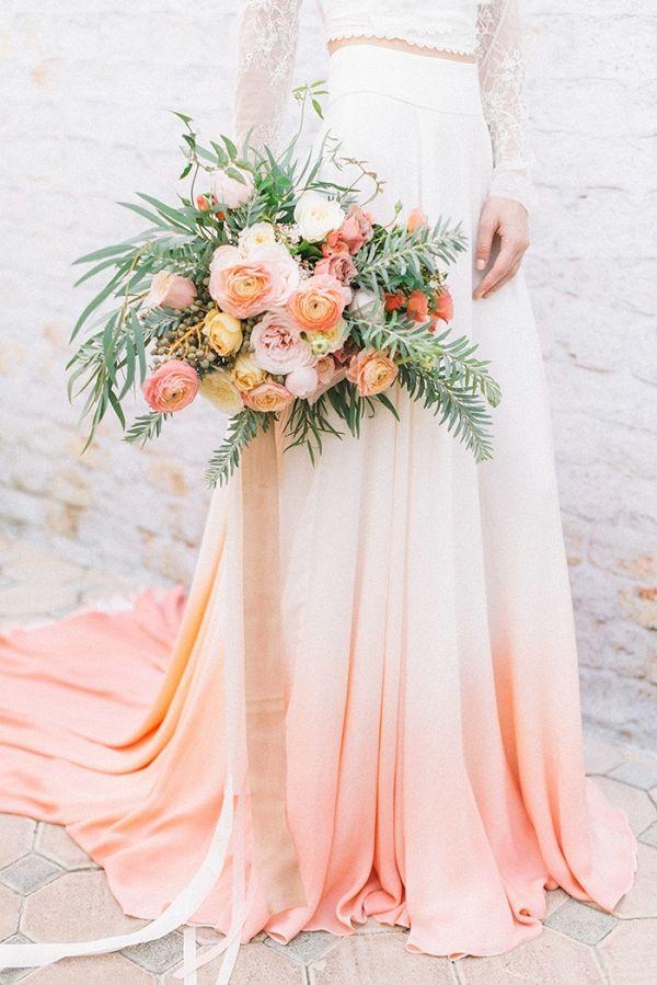 Hochzeit - Bohemian Elegance In Ombré Peach And Coral