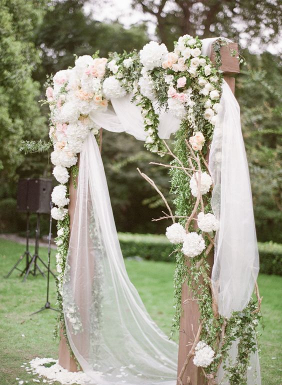 Свадьба - Stunning Floral Wedding Ceremony Arbor