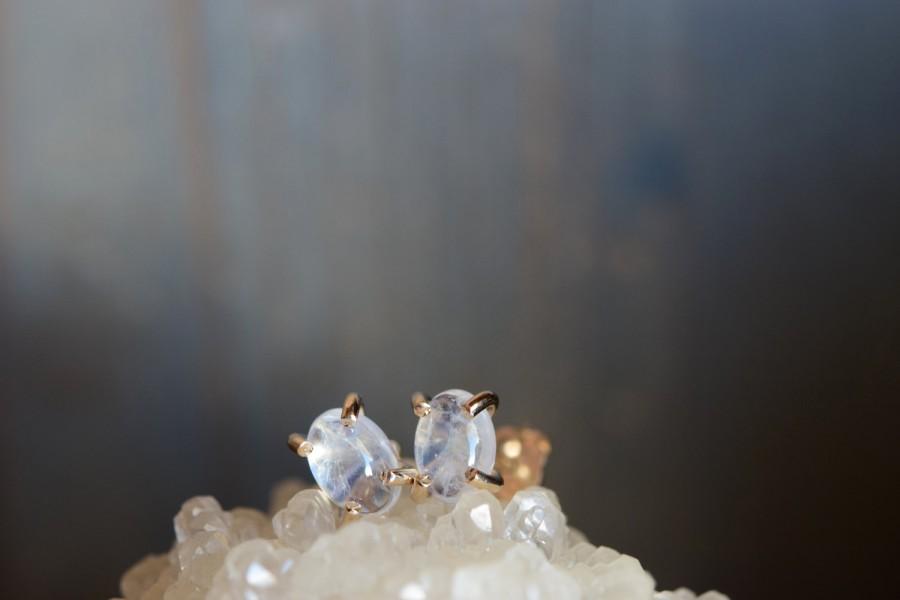 زفاف - Moonstone Studs. Gold Fill Gemstone Earrings. Oval Stone Studs. Iridescent Flashy Cabochon Earrings. Delicate Everyday Gemstone Studs