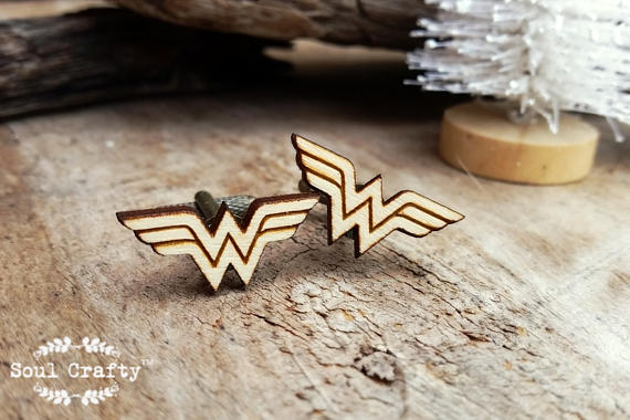 Mariage - Wonder Woman Wooden Cufflinks Superhero Dad Grooms Best man Groomsman Rustic Wedding Birthday Gift Cuff links