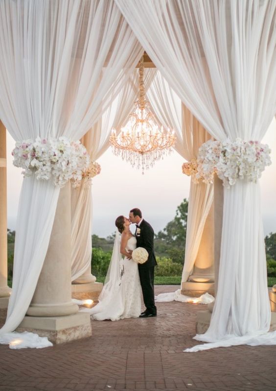 زفاف - Wedding Ceremony Inspiration - Photo: Samuel Lippke Studios