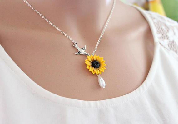 Mariage - Sunflower Necklace, Sunflower Jewelry, Gifts, Yellow Sunflower Bridesmaid, Sunflower Flower Necklace, Bridal Flowers, Bridesmaid Necklace