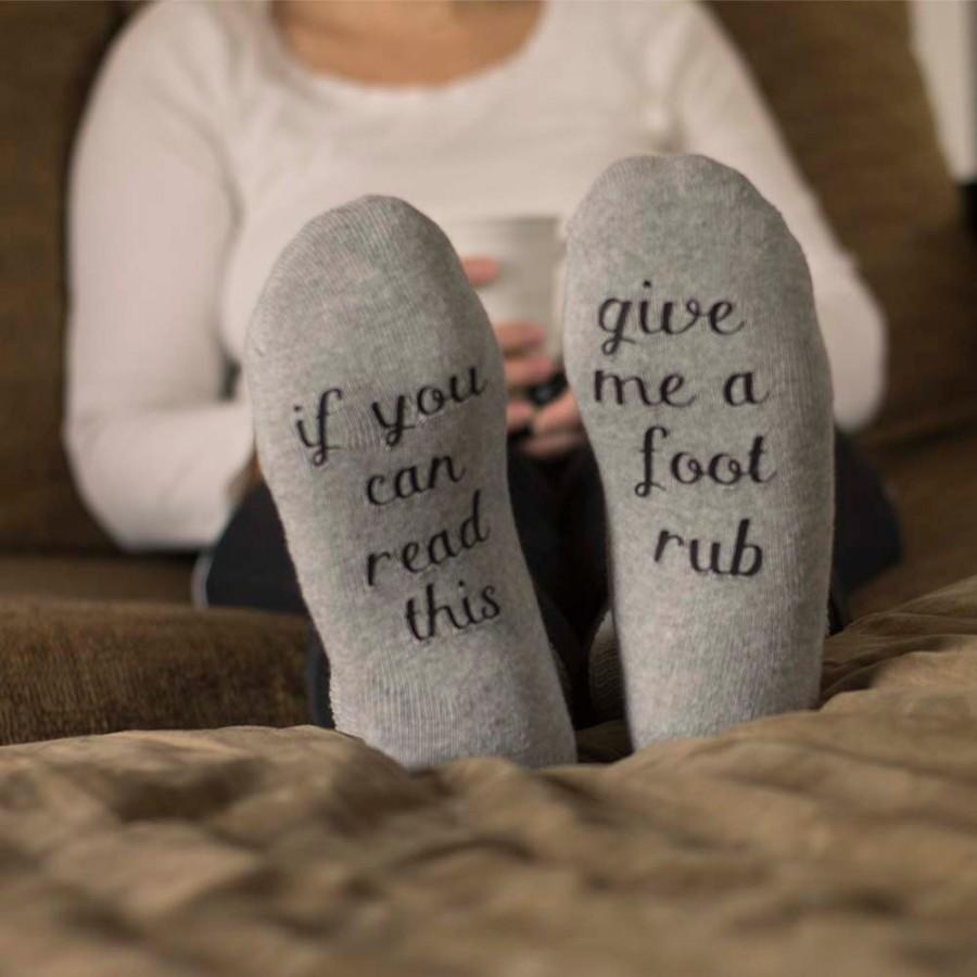 Свадьба - If You Can Read This Socks Womens - Mother's Day Gift - Foot Rub Socks - Funny Socks for Women - Gift for Women - Bridesmaid gift