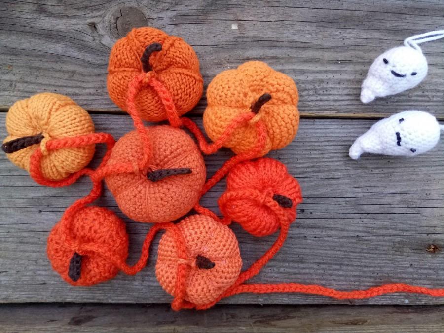Hochzeit - Handmade Pumpkin Garland Crocheted and Knitted Pumpkins Shades of Orange Halloween Decor Halloween Gift Home Decor Housewarming Gift