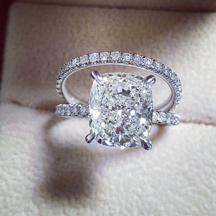 زفاف - DIAMOND MANSION On Instagram: “Royalty ♡ 4.70 Ct Cushion Cut Bridal Set ~~~~~~~~~~~~~ GIA Certified I/VS2 Polish: Excellent Symmetry: Excellent Luster: Excellen Metal:…”