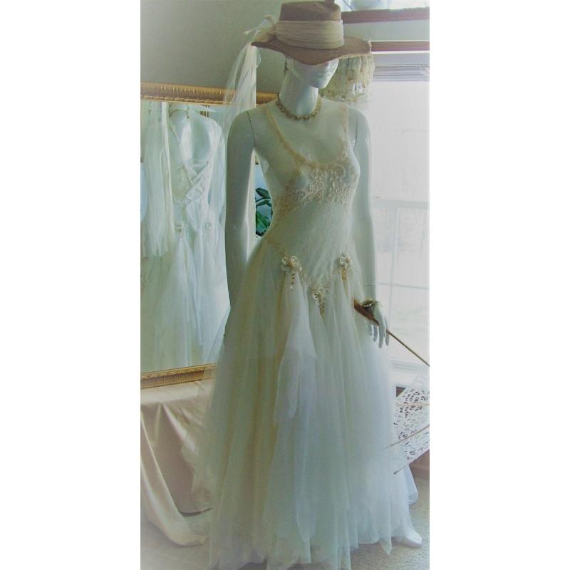 زفاف - Size 5 - 7/8. White and ivory shabby chic tattered beach etheral angel princess fairy forest wedding dress - Hand-made Beautiful Dresses