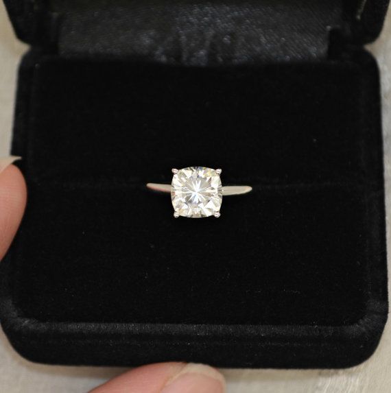 زفاف - 7 Mm Cushion Cut Forever Brilliant Moissanite Solitaire Engagement Ring On 14K White Gold