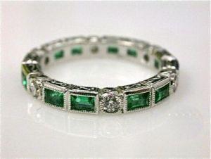 Hochzeit - Emerald And Diamond Eternity Band
