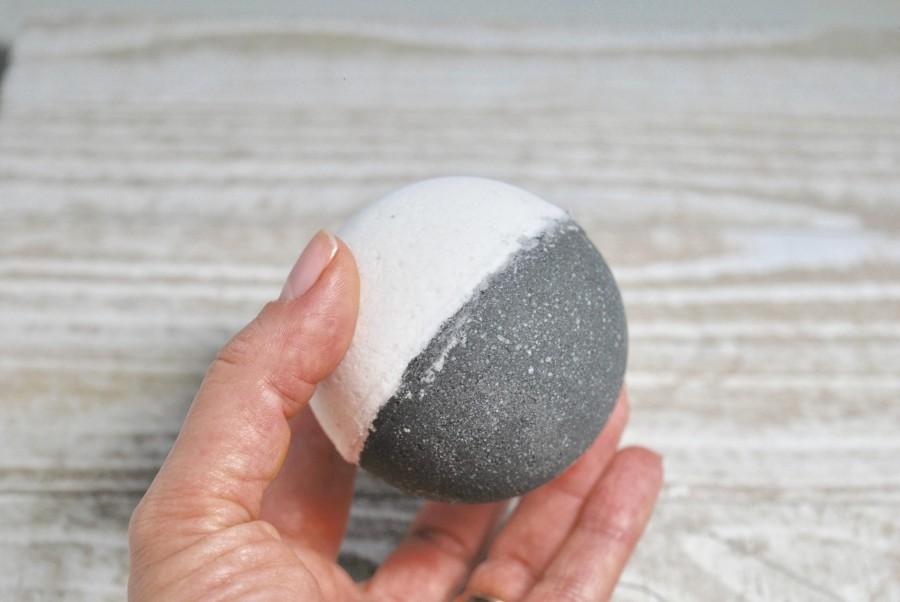 Mariage - Black and White Bath Bomb, Activated Charcoal Clay Bath Bomb, Detox Bath Fizzy, XL Bath Bombs with essential oils, Aromatherapy Spa Gift