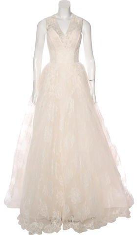 Mariage - Monique Lhuillier Chantilly Lace Wedding Gown