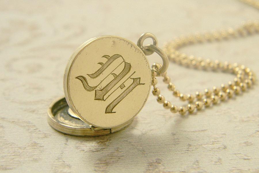 Mariage - Antique Monogrammed M Locket Necklace, Victorian Locket, Gold Filled Locket, M Locket, Letter M Locket, Round Locket, Engraved Locket, 1800s