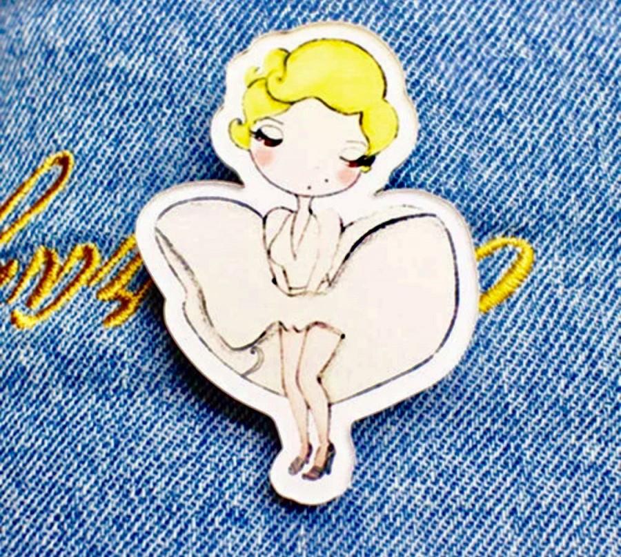زفاف - Marilyn Monroe brooch, Marilyn Monroe pin, summer beach pin, cute pin, girl pin, fashion pin