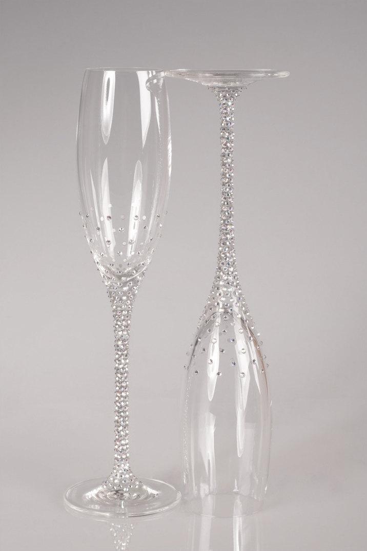 Свадьба - Champagne Wedding Flutes, Set of 2, Wedding glasses, Bride and Groom, Swarovski Crystals, Brilliant Wedding, champagne glasses, hand painted