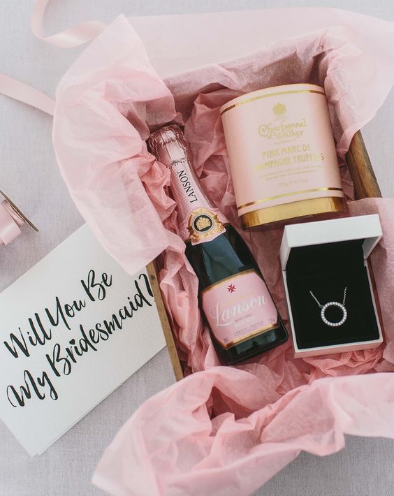 Hochzeit - Will You Be My Bridesmaid? 6 Gifts For Your Bridesmaid Proposals