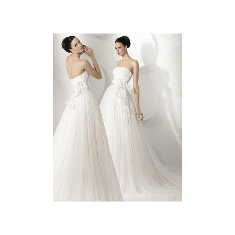 Mariage - 2017 Romantic A-line Strapless Sweep Train Chiffon Wedding Dress In Canada Wedding Dress Prices - dressosity.com