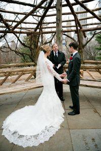 Hochzeit - Mallory And Adam’s Christmas Central Park Wedding