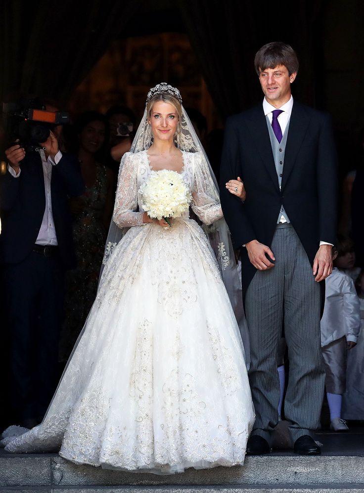 Hochzeit - You Have To See This Real-Life Princess' Lavish Wedding Gown