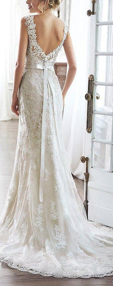 Hochzeit - Lace V-Back Sweetheart Neckline Wedding Dress