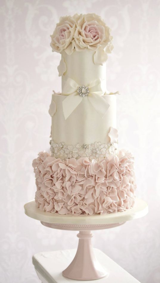 Hochzeit - Pink and White Wedding Cake With Roses