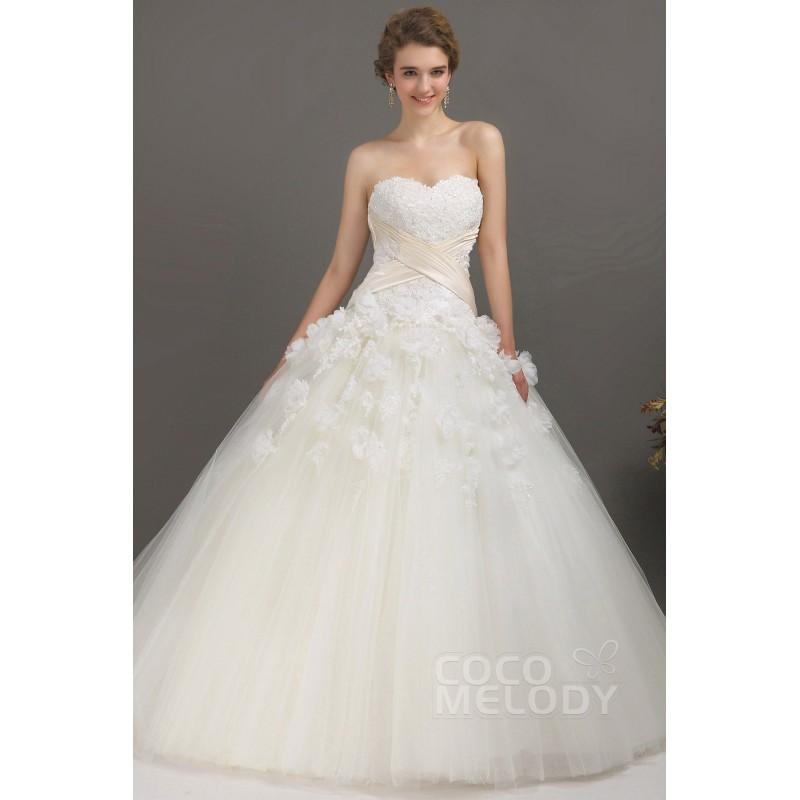 Mariage - Luxurious Princess Sweetheart Chapel Train Tulle Wedding Dress CWLT1304B - Top Designer Wedding Online-Shop