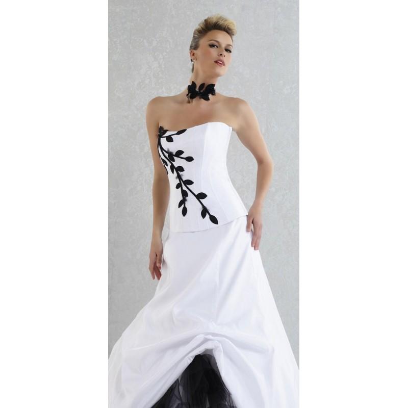 Mariage - Pia Benelli, actuelle blanc et noir - Superbes robes de mariée pas cher 