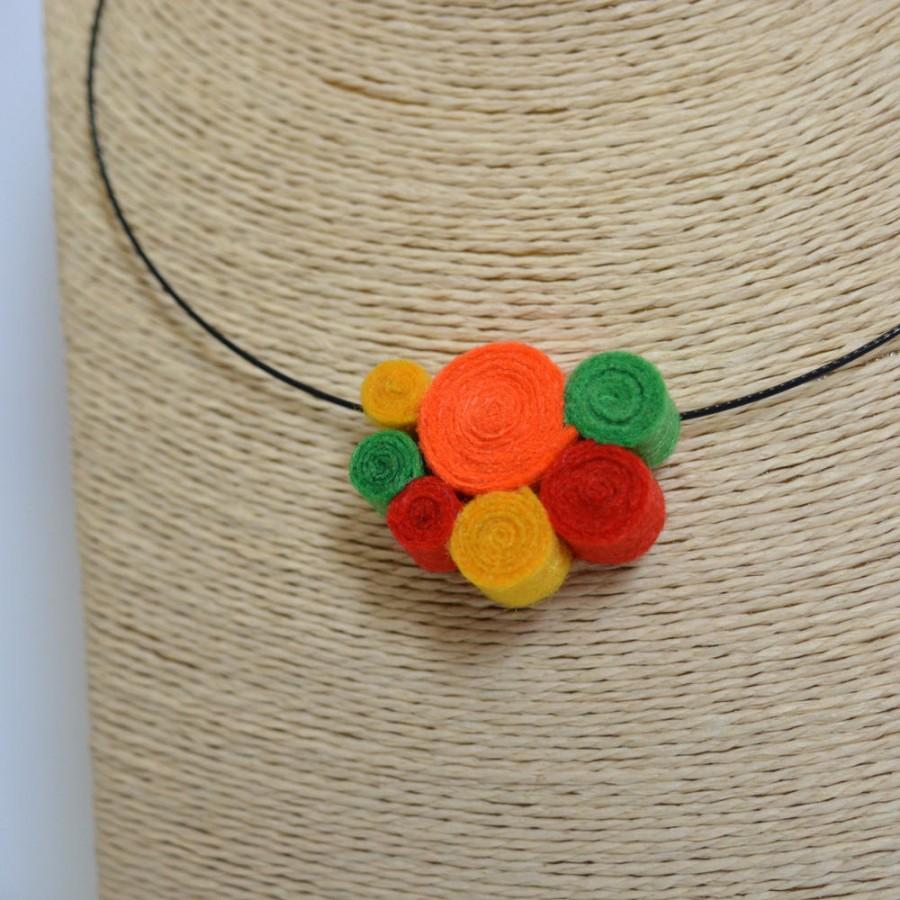 Свадьба - Necklace Handmade Felt Choker Spirals Circle Orange Red Green Yellow