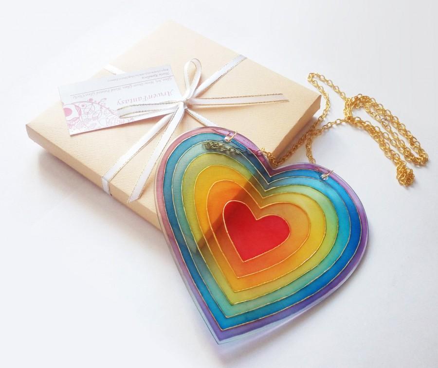 زفاف - Hand Painted Glass Rainbow Heart, Window Hanging Gift, Valentine's Day gift, Hand Painted Glass Suncatcher, Valentine heart hanging