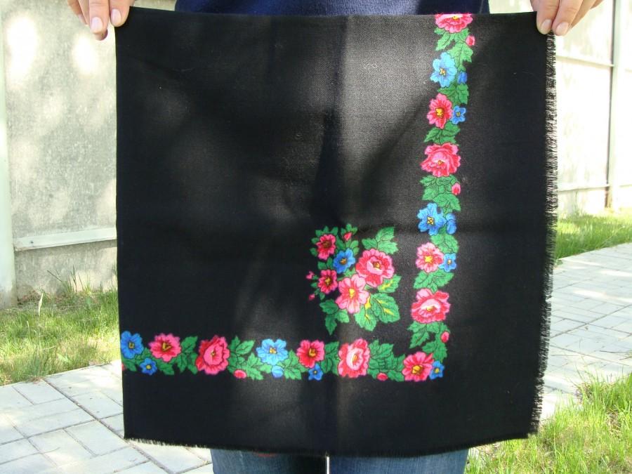 Mariage - Russian shawl Russian scarf Chale russe Ukrainian shawl Vintage shawl Wool shawl Floral scarf Black shawl Head scarf Folk shawl Black scarf
