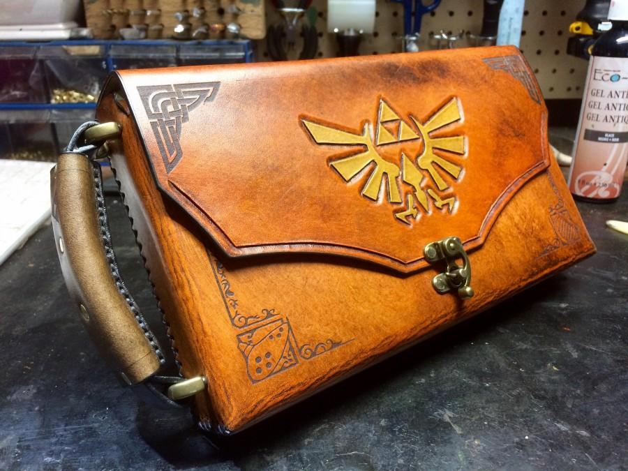 Mariage - Nintendo Switch Case -  Leather Zelda themed Nintendo Switch carrying case