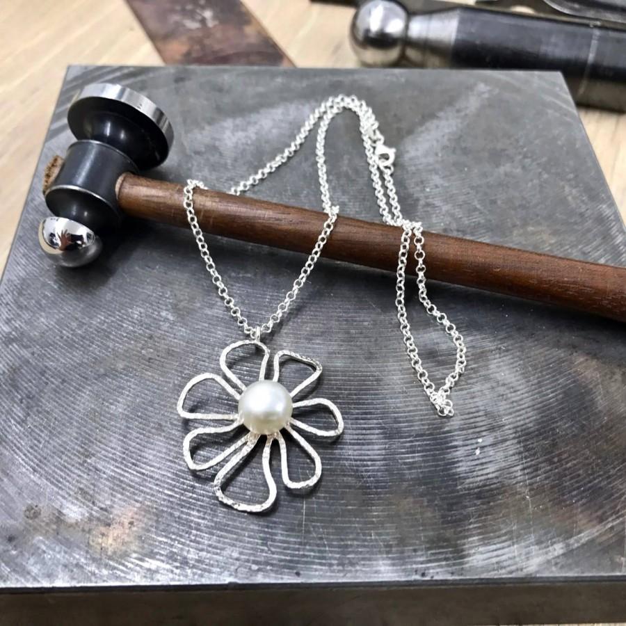 Mariage - Silver daisy pendant, Pearl necklace, silver pearl pendant, open silver pendant, Rolo Necklace, 925 silver necklace, flower pearl pendant