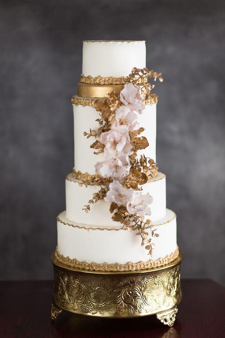 Hochzeit - Rusty Gold Detailed Wedding Cake
