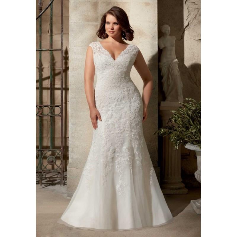 زفاف - V-Neck Plus Size Lace Mermaid Sweep Length Wedding Dress With Button - dressosity.com