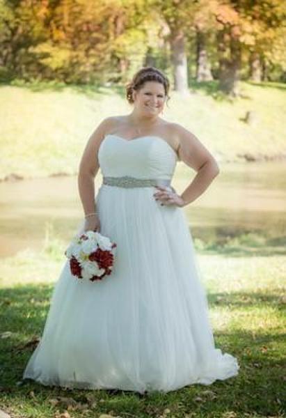 Hochzeit - Dot Tulle Sweetheart Neck Plus Size Wedding Dress