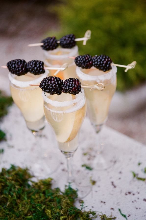 Hochzeit - Blackberry Champagne Cocktails
