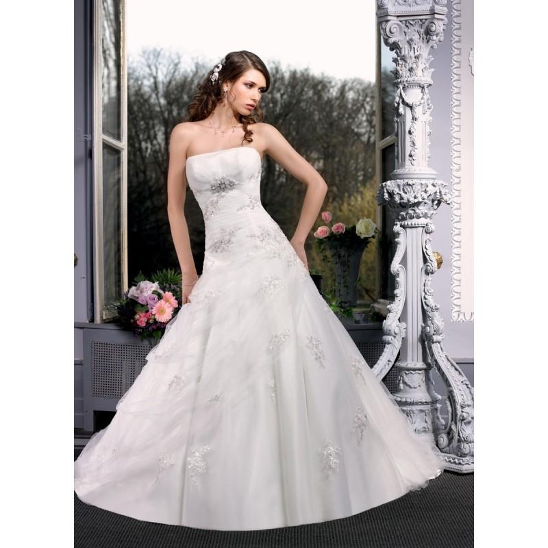 Wedding - Miss Kelly, 131-46 - Superbes robes de mariée pas cher 