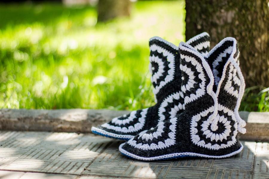 Hochzeit - Crochet Wool Slippers, Crochet Slipper Boots, Indoor Crochet slippers, House Shoes, Handmade Shoes, Holiday gifts, Custom Size.